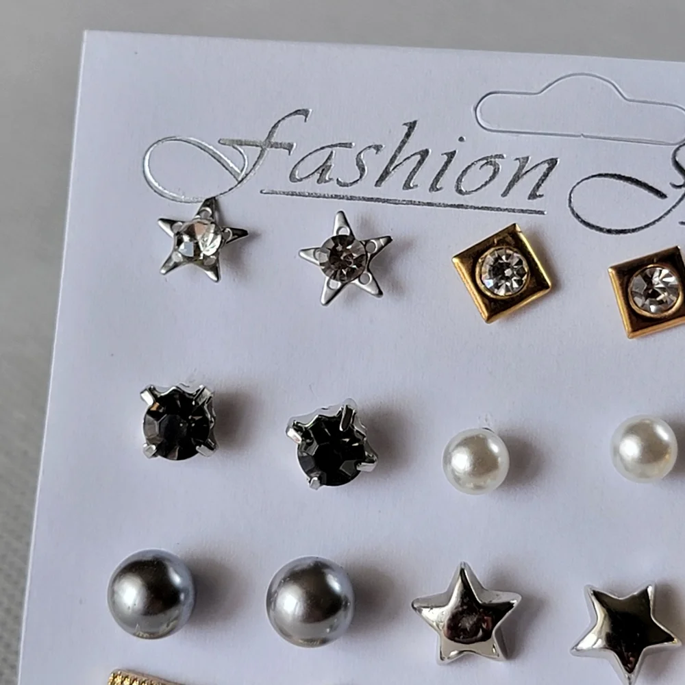 12 Pair Fashion Earrings